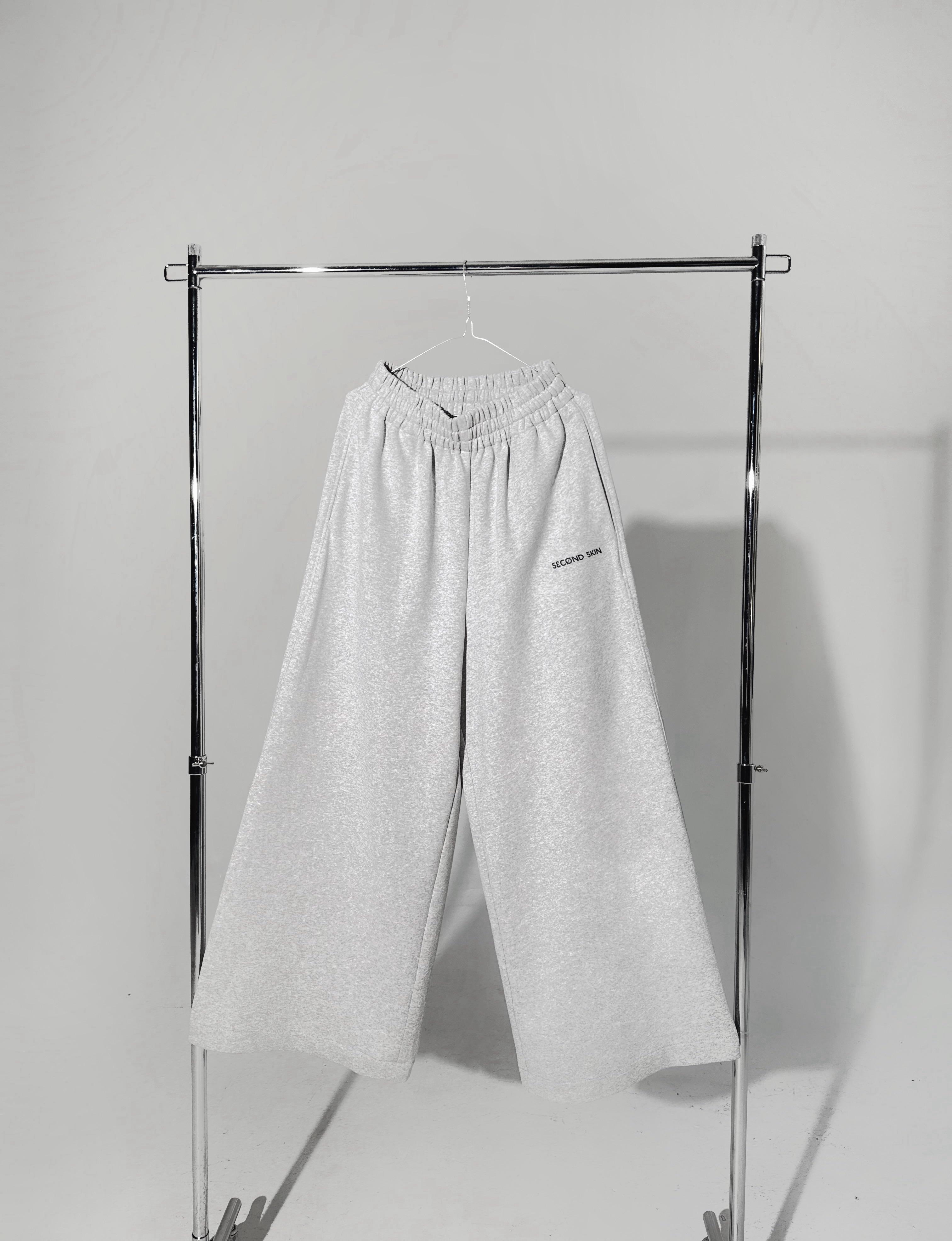 555 ESSENTIAL SWEATPANTS