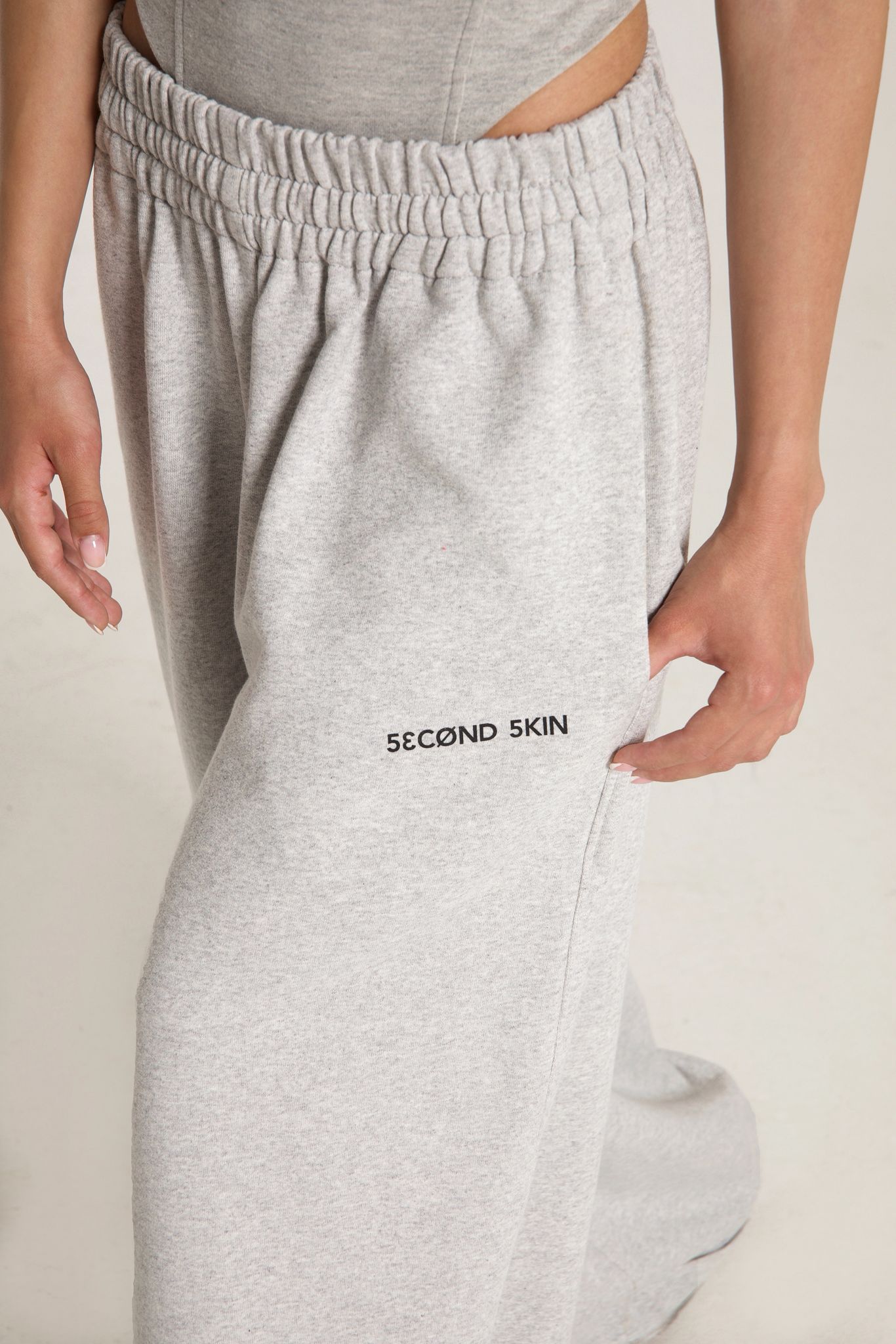 555 ESSENTIAL SWEATPANTS CLOSE