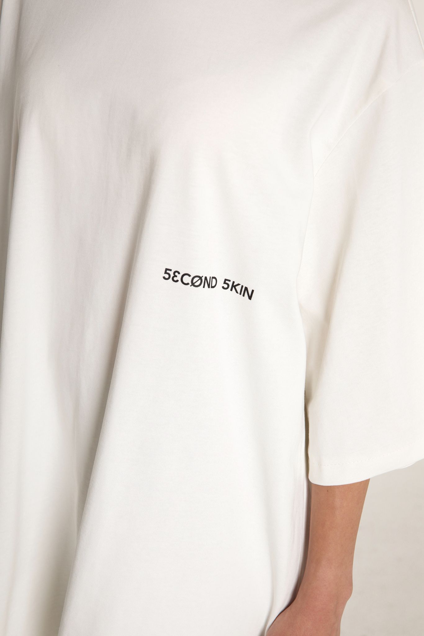 eggshell front close woman